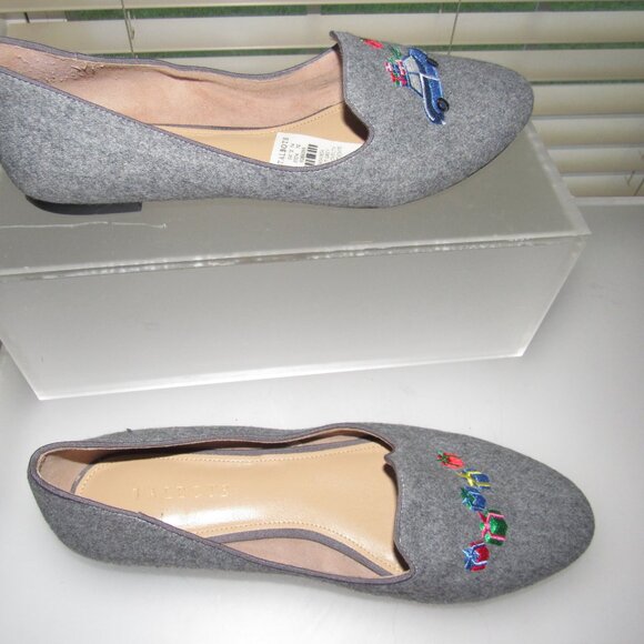 Talbots Light Grey Embroidered Flats – Holiday Design | Size 9.5M | Preppy Chic - Picture 4 of 9
